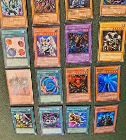 Vintage Yu-Gi-Oh! Card Lot - Blue-Eyes White Dragon, Dark Magician, Red-Eyes B. - Image 2