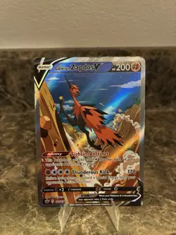 Pokemon TCG Galarian Zapdos v Alternate Art Chilling Reign Card 174/198 - Image 1