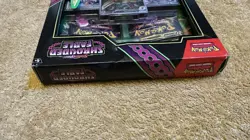 POKEMON TCG SHROUDED FABLE KINGAMBIT ILLUSTRATION COLLECTION BOX - NEW & SEALED - Image 4