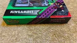 POKEMON TCG SHROUDED FABLE KINGAMBIT ILLUSTRATION COLLECTION BOX - NEW & SEALED - Image 5