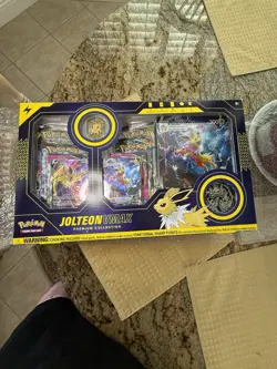 Pokemon Eeveelution Vmax Premium Collection Vaporeon Flareon Jolteon Set of 3 - Image 2