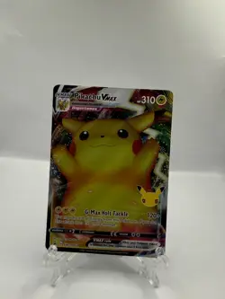 Pokemon Pikachu TCG VMAX SWSH062 Celebrations Full Art Black Star Promo READ - Image 1