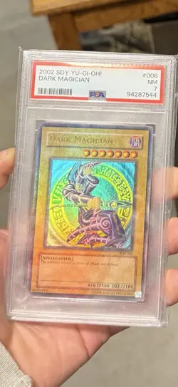 Yu-Gi-Oh Dark Magician SDY-006 Ultra Rare Holo Bleed - Image 1