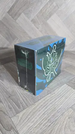 Pokemon TCG “Karmesin & Purpur – Maskerade im Zwielicht” Top Trainer Box - Image 5