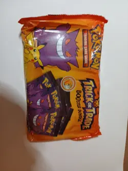Pokemon 2022 Trick or Treat Trade BOOster Bundle 40 Packs Halloween Cards NEW 820650850783 - Image 1