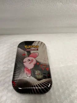 Pokemon TCG: Unova Mini Tin – Alomomola & Axew (2 Booster Packs & 1 Sticker Card - Image 3