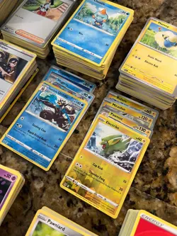 Bulk lot of 1000 Pokemon cards - Image 4