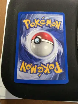 Blaine's Moltres (1/132) holographic Pokemon card from the Gym Heroes expansion - Image 4