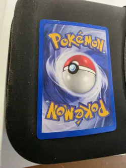Blaine's Moltres (1/132) holographic Pokemon card from the Gym Heroes expansion - Image 5