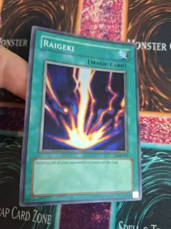 Yugioh Raigeki LOB-053 Super Rare OG Unlimited NM/LP - Image 2