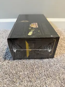 POKEMON SWORD AND SHIELD ZACIAN & ZAMAZENTA ULTRA-PREMIUM COLLECTION BOX SEALED - Image 4