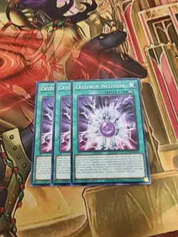 3 x Crystron Inclusion (SUDA-EN061) - Common - 1st Edition NM Yugioh - Image 1
