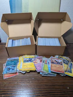 Bulk Lot 800+ Pokemon Cards From Various Sets: Rares Reverse Commons Etc - Image 1