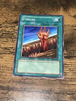 Fissure - Lightly Played - YUGIOH SDK-032 - Image 1