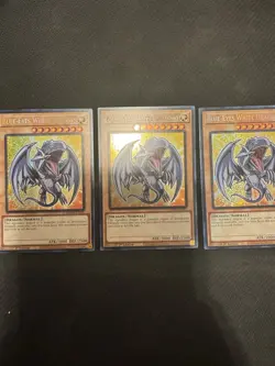 YuGiOh 3x Blue eyes white Dragon BLMM-en001 shipped next day - Image 1