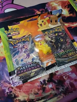 Pokemon TCG Back to School Pikachu Eraser 2-Pack Blister Evolving Skies - Image 3