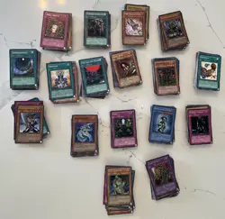 YuGiOh 850 Card Bulk Lot Holo Rares Blue Eyes DMG Foils VTG Collection - Image 1