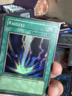 Moderate play- Yugioh! Raigeki - LOB-053 - Super Rare - Unlimited Edition - Image 3