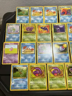 (30) Pokemon Card ALL VTG Lot Cards 1999 Fossil SET Horsea Seadra Kingler - Image 2
