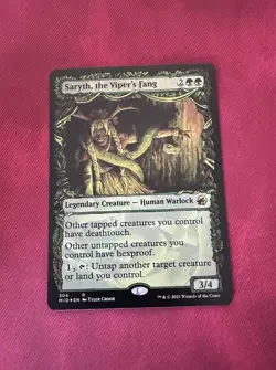 Saryth, the Viper's Fang FOIL SHOWCASE - NM - MTG MID - Magic the Gathering - Image 1
