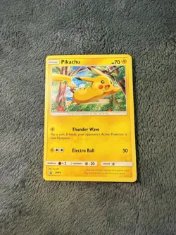 POKEMON SUN & MOON PIKACHU PROMO HOLO SM04 TCG HOLO - Image 1