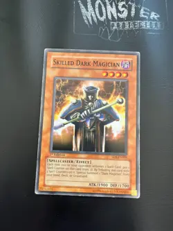YUGIOH SKILLED DARK MAGICIAN COMMON SD6-EN006 1ST EDITION - Image 1