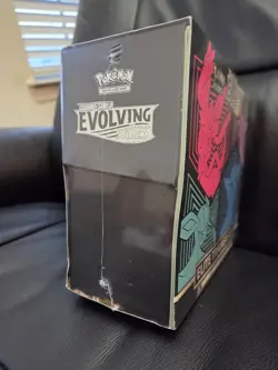 Pokemon TCG - Evolving Skies ETB - New and Factory Sealed corner tear - Image 2