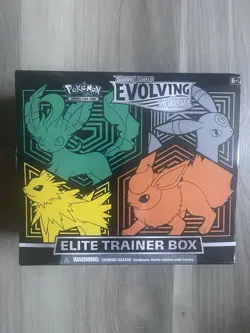 Pokemon TCG - Evolving Skies ETB - New and Factory Sealed edge tear - Image 1