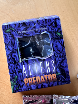Aliens Predator Premiere Edition Sets Plus (5) Sealed 15 Card Booster Packs - Image 2