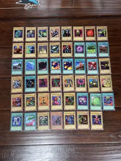 Vtg YuGiOh! Legend of Blue Eyes White Dragon LOB Lot x 47 Unlimited Common Cards - Image 1