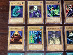 Vtg YuGiOh! Legend of Blue Eyes White Dragon LOB Lot x 47 Unlimited Common Cards - Image 2