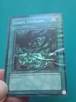 Yugioh - Giant Trunade Super Rare Unlimited Ed. MRL-048 DMG - Image 1