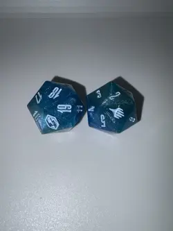 (2x) MTG Final Fantasy GIFT BUNDLE Blue FF Crystal Oversized D20 Dice (SpinDown) - Image 2