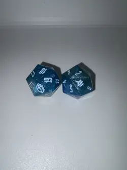 (2x) MTG Final Fantasy GIFT BUNDLE Blue FF Crystal Oversized D20 Dice (SpinDown) - Image 3