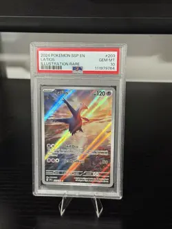 2024 Pokemon Latios Holo PSA 10 Surging Sparks SSP en Illustration Rare - Image 1
