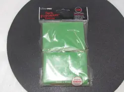 100 ULTRA PRO Glossy GREEN DECK PROTECTORS CARD SLEEVES MTG 2011 - Image 1