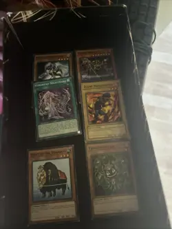 Legendary Hero Decks Yugioh +Personal Cards Including Blue Eyes White Dragon 500 - Image 1