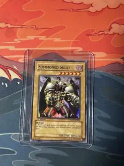 Yugioh! Summoned Skull - DPYG-EN002 - Super Rare - 1st Edition - LP - Image 1