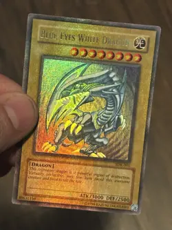 Yugioh Blue-Eyes White Dragon SDK-001 Ultra Rare HEAVY HOLO BLEED ERROR LP - Image 1