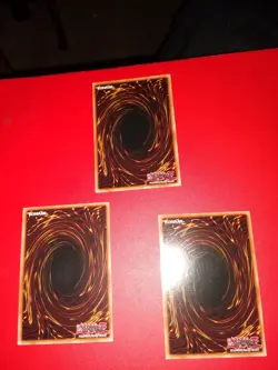 Yugioh - Rose Paladin PGL2-EN004 NM 1st Edition Gold Rare X3 playset - Image 2