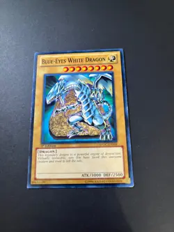 SDDC-EN004 Blue-Eyes White Dragon Common Unlimited Edition Yugioh Card - Image 1