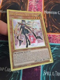 Yugioh Sky Striker Ace - Roze MGED-EN021 Premium Gold Rare 1st Edition Near Mint - Image 2