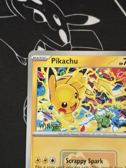 Pikachu “Winner” Promo 2025 World Championships SVP EN 225 Pokemon Worlds - Image 2