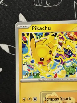 Pikachu “Winner” Promo 2025 World Championships SVP EN 225 Pokemon Worlds - Image 2