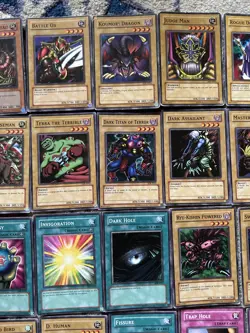 YuGiOh Starter Deck Kaiba EUROPEAN 46 Card Set SDK-E001 -SDK-E046 2002 Print - Image 3