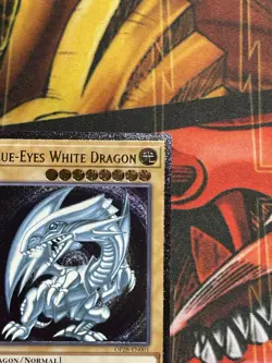 Blue-Eyes White Dragon Ultimate Rare NM OP28-EN001 Yugioh - Image 4