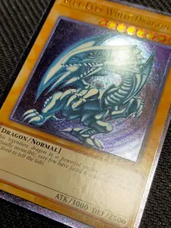 Blue Eyes White Dragon OP28-EN001 Ultimate Rare Yu-Gi-Oh Card English - Image 2