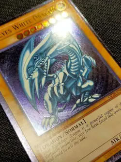 Blue Eyes White Dragon OP28-EN001 Ultimate Rare Yu-Gi-Oh Card English - Image 3