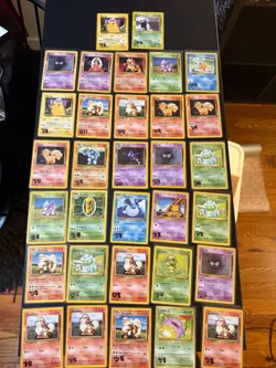 Pokemon TCG 32-Card Vintage base set lot, pikachu, squirtle - Image 1