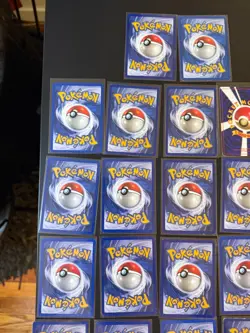 Pokemon TCG 32-Card Vintage base set lot, pikachu, squirtle - Image 2